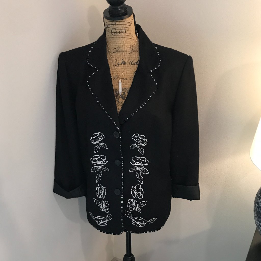 Mary Mcfadden Black With White Embroidery Blazer